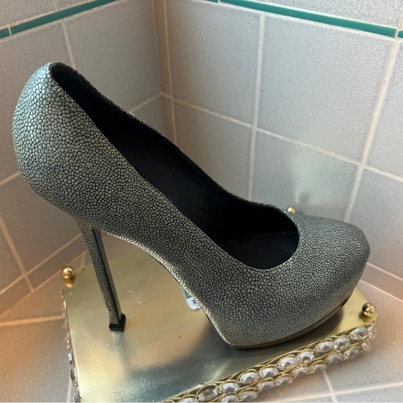 Size 11 YSL Tribtoo Grey Snake skin like Pumps - Picture 6 of 8